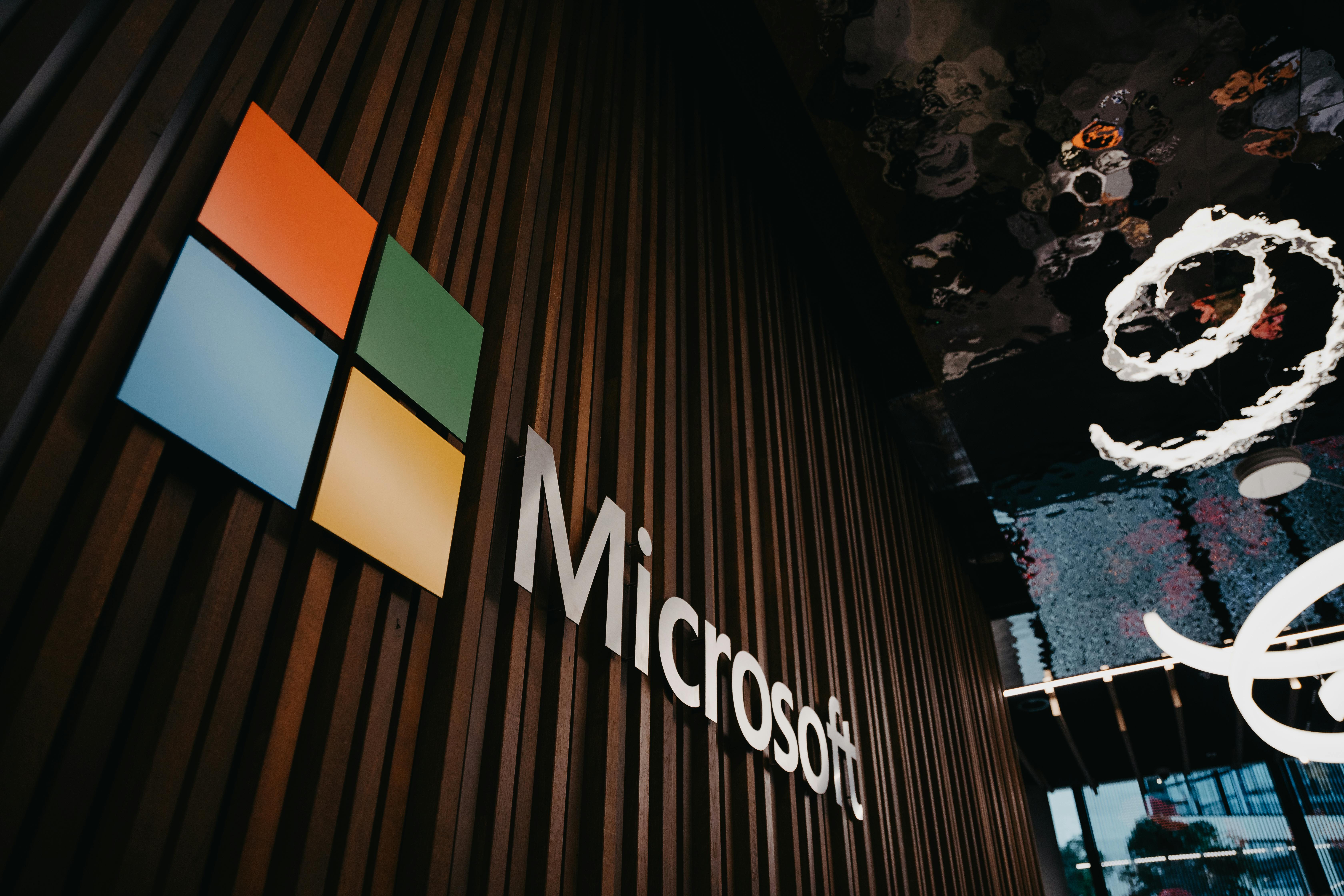 Microsoft Outage Disrupts Outlook and Teams