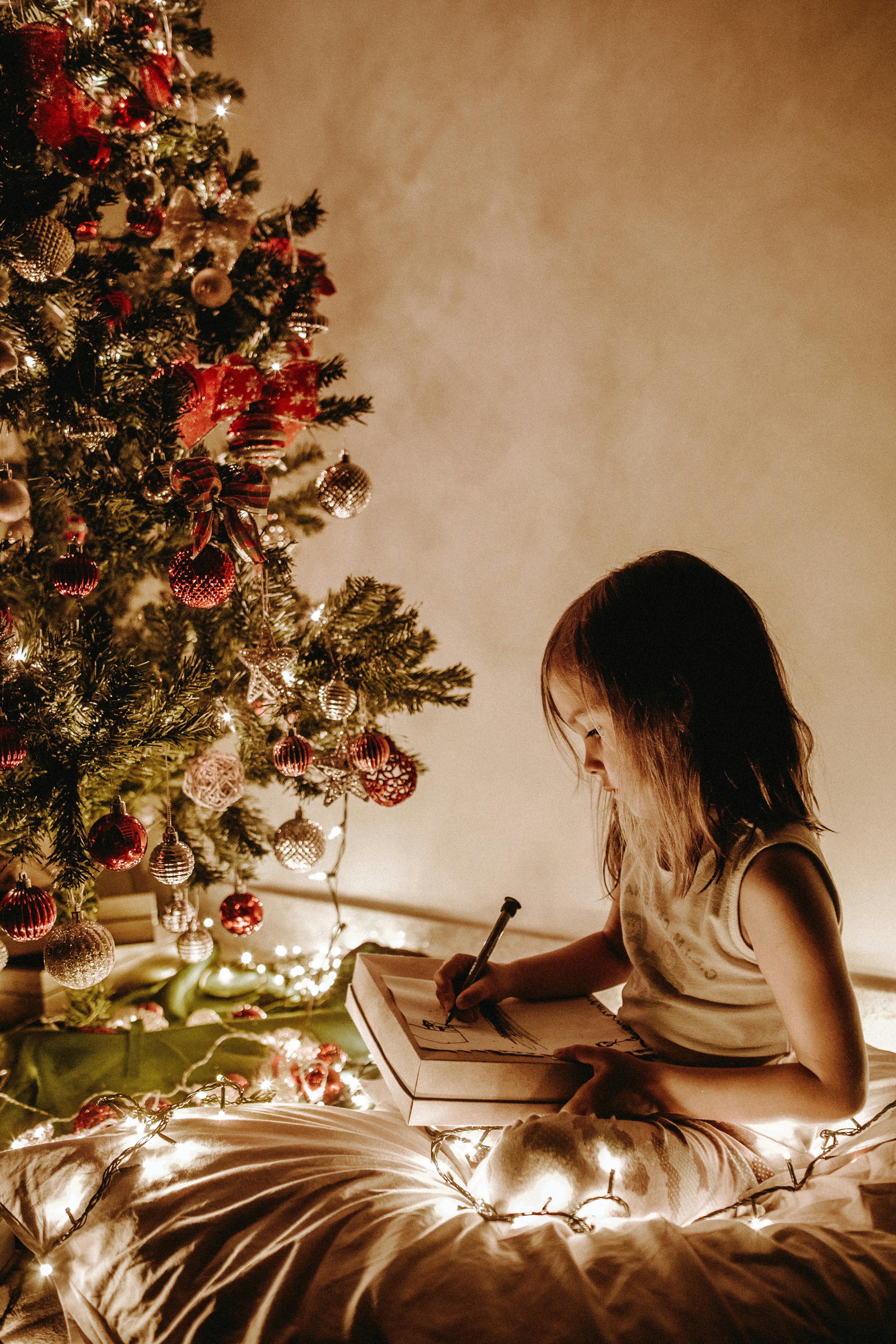 Screen Time for Kids: How to Reintroduce Them to the World Around Them This Holiday Season